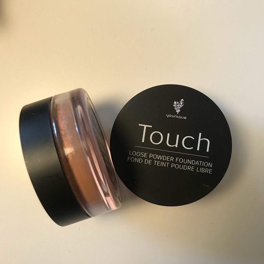 Younique Touch loose powder foundation